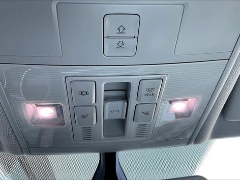 Used 2019 Volkswagen Tiguan SE w/ Panoramic Sunroof Package image 26