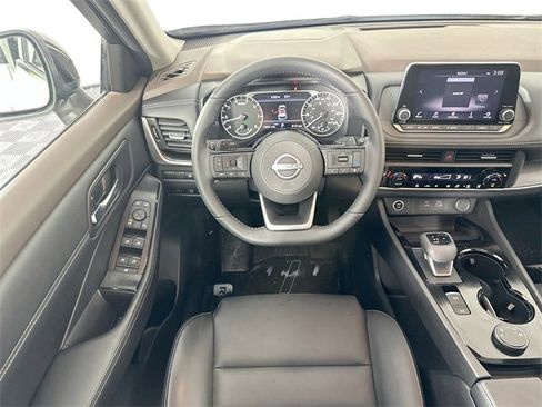 Used 2023 Nissan Rogue SV w/ SV Premium B Package image 11