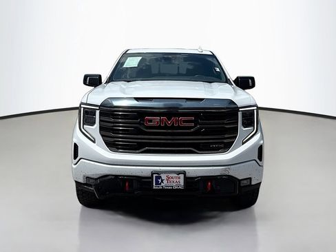 Used 2022 GMC Sierra 1500 AT4 w/ AT4 Preferred Package AWD/4WD image 2
