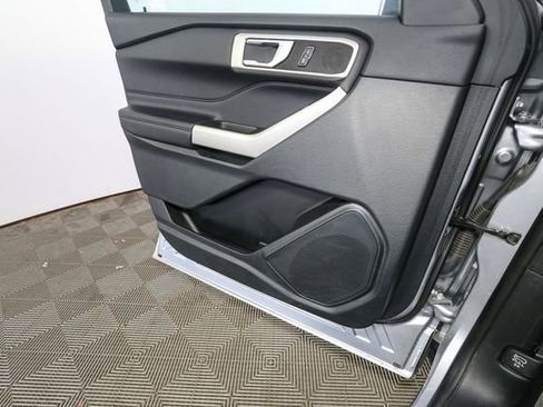 Used 2023 Ford Explorer XLT AWD/4WD image 36
