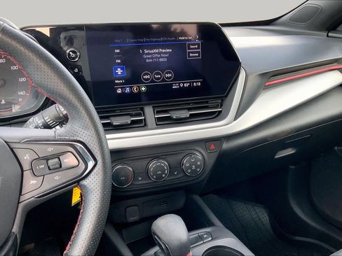 Used 2025 Chevrolet Trax RS w/ Sunroof Package FWD image 7