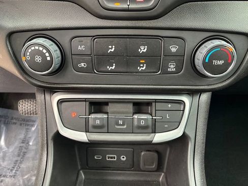 Used 2024 GMC Terrain SLE image 27