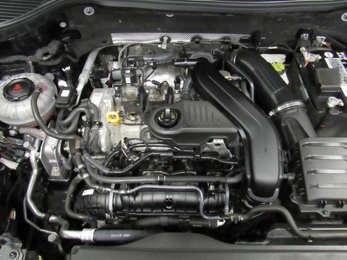 Used 2022 Volkswagen Taos SE image 22