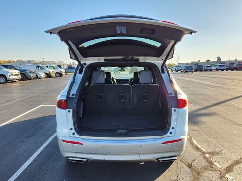 Used 2024 Buick Enclave Premium image 10