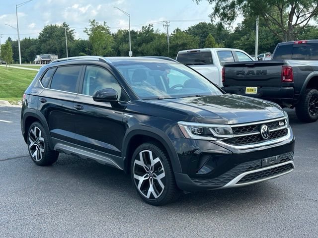 Certified 2022 Volkswagen Taos SEL AWD/4WD image 3