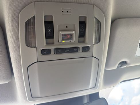 Used 2023 Toyota Highlander Platinum AWD/4WD image 5