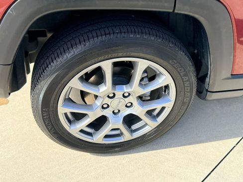 Used 2022 Jeep Compass Latitude image 12