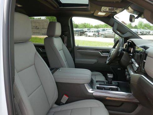 New 2026 Chevrolet Silverado 1500 LTZ w/ LTZ Premium Package AWD/4WD image 9