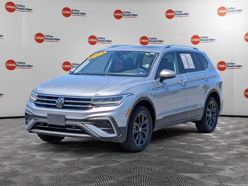 Used 2024 Volkswagen Tiguan SE w/ Panoramic Sunroof Package AWD/4WD image 1