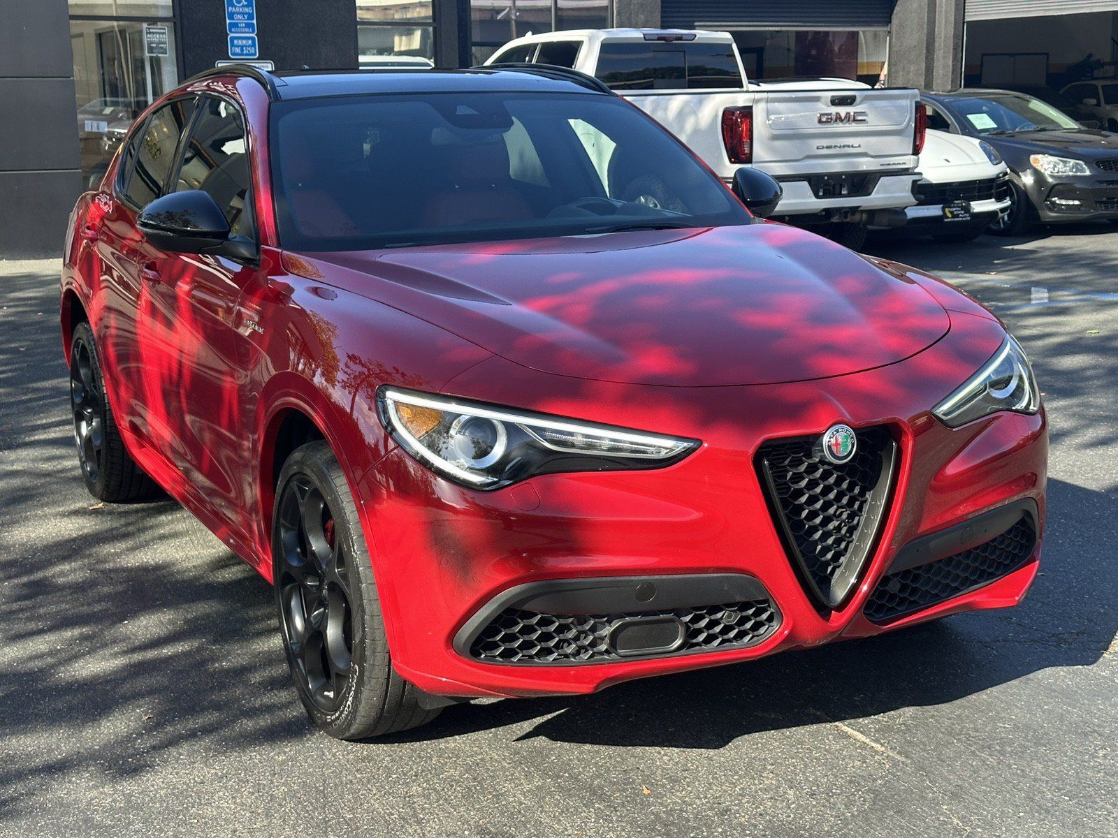 Used 2022 Alfa Romeo Stelvio Veloce AWD/4WD image 6