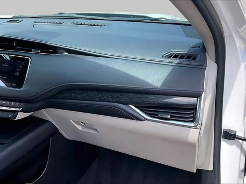Used 2022 Cadillac XT4 Premium Luxury w/ Enhanced Visibility Package FWD image 18