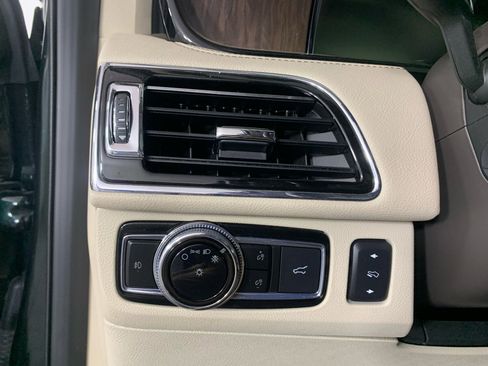 Used 2021 Lincoln Navigator Reserve w/ Luxury Package image 16