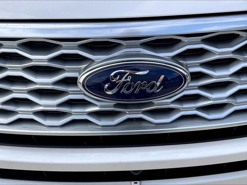 Used 2020 Ford Explorer XLT w/ Equipment Group 202A AWD/4WD image 34
