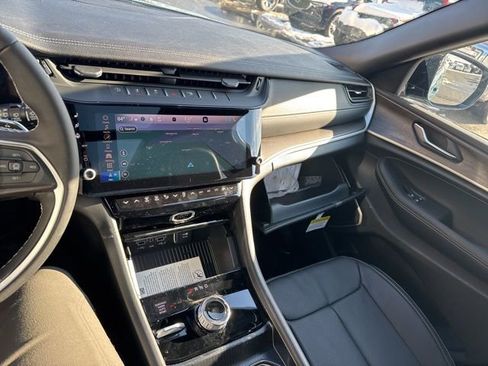 New 2026 Jeep Grand Cherokee L Limited image 25