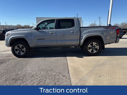 Used 2019 Toyota Tacoma TRD Sport image 4