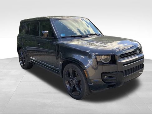 Certified 2024 Land Rover Defender 110 V8 image 3