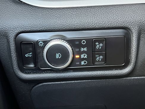 Used 2023 Ford Explorer XLT w/ Equipment Group 202A AWD/4WD image 46