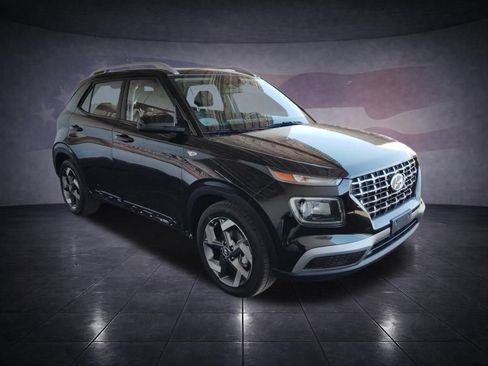 Used 2025 Hyundai Venue SEL FWD image 7