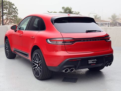 Certified 2025 Porsche Macan image 3