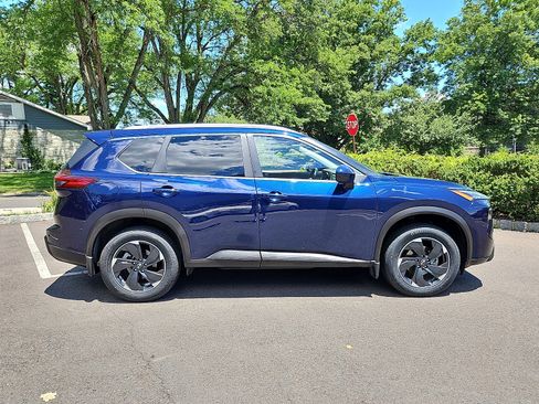 Certified 2024 Nissan Rogue SV w/ SV Premium Package AWD/4WD image 7