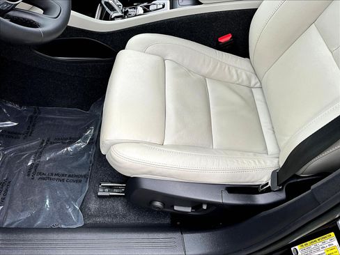 Used 2023 Volvo XC40 B5 Plus AWD/4WD image 38