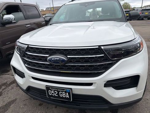 Certified 2022 Ford Explorer XLT w/ Class IV Trailer Tow Package AWD/4WD image 2