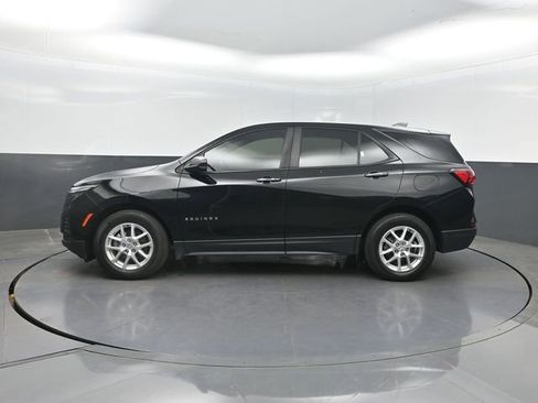 Used 2024 Chevrolet Equinox LS w/ LS Convenience Package FWD image 2