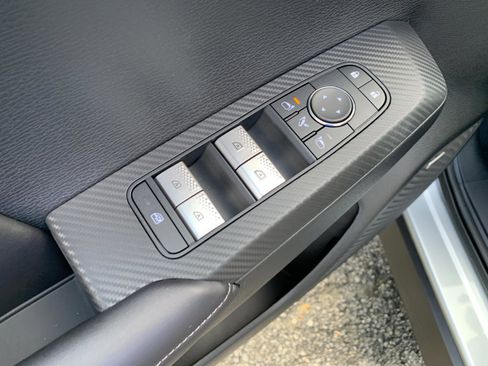 New 2025 Mitsubishi Outlander SE image 8