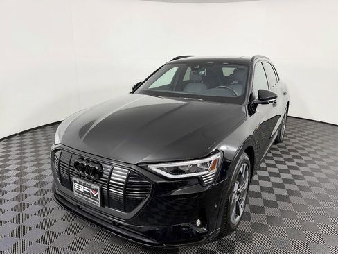 Used 2023 Audi e-tron Premium w/ Convenience Plus Package AWD/4WD image 3