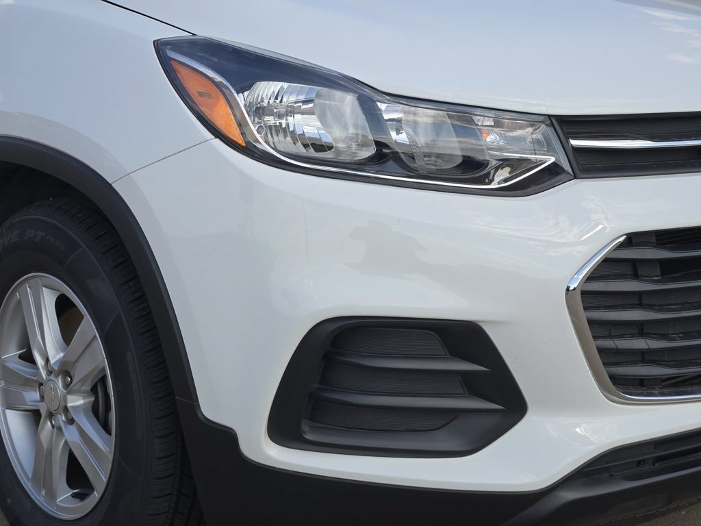 Used 2022 Chevrolet Trax LS w/ Tint and Cruise Package FWD image 28