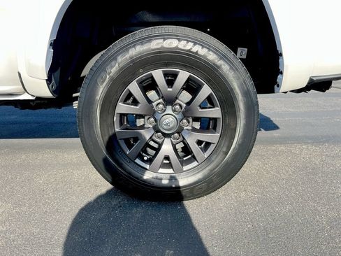 Used 2022 Toyota Tacoma SR5 RWD image 26
