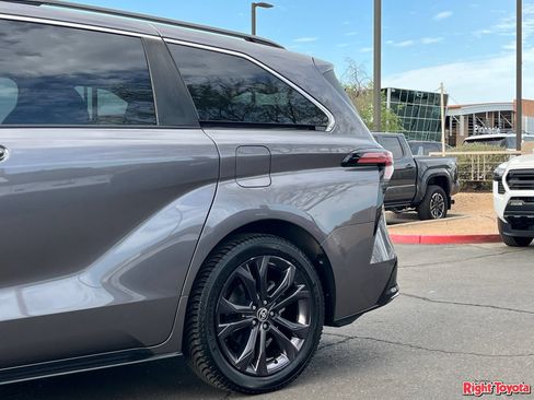 Certified 2022 Toyota Sienna XSE w/ XSE Plus Package FWD image 11