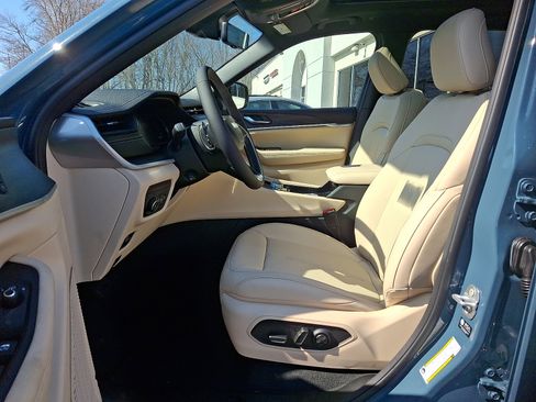 New 2026 Jeep Grand Cherokee Limited w/ Luxury Tech Group II image 10