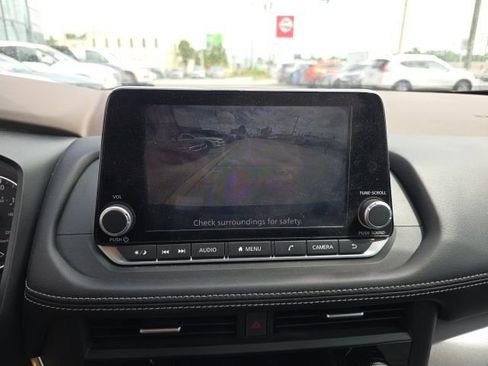 Used 2023 Nissan Rogue SV image 19