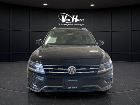Used 2020 Volkswagen Tiguan SEL AWD/4WD image 2