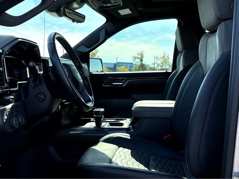 Used 2024 Chevrolet Silverado 1500 ZR2 w/ Technology Package image 16