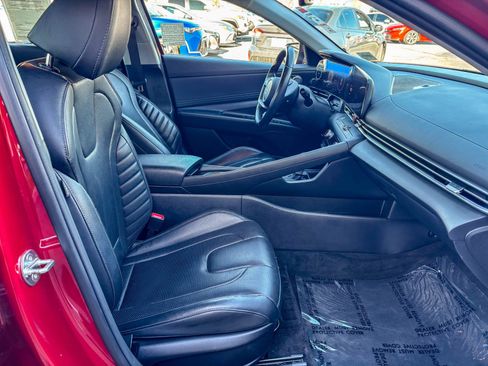 Used 2024 Hyundai Elantra Limited image 19