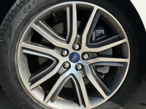 Used 2021 Ford Edge Titanium FWD image 9