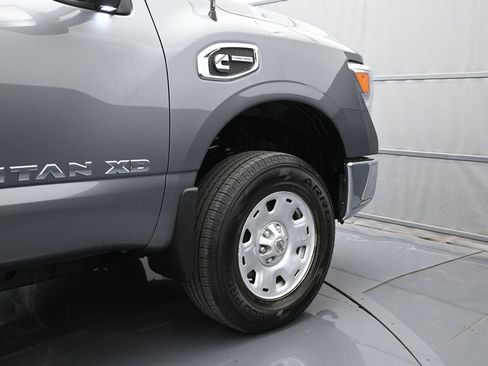 Used 2017 Nissan Titan SV AWD/4WD image 40