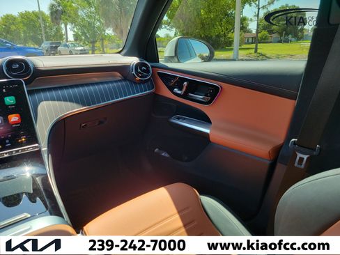 Used 2025 Mercedes-Benz GLC 300 4MATIC image 18