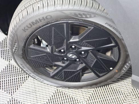 Used 2025 Hyundai Kona SEL FWD image 17