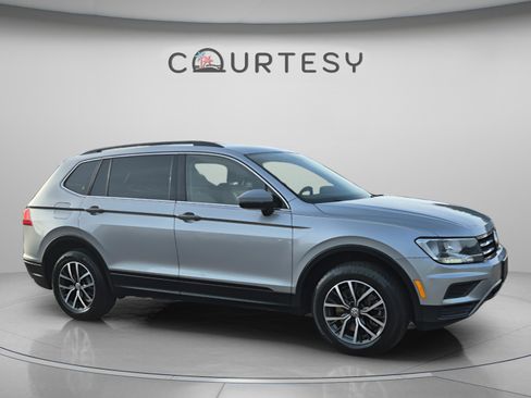 Used 2019 Volkswagen Tiguan SE AWD/4WD image 9