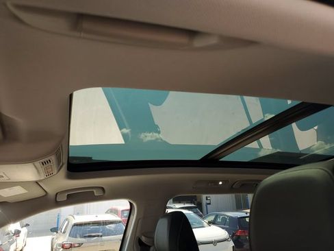 Certified 2024 Volkswagen Tiguan SE w/ Panoramic Sunroof Package AWD/4WD image 19