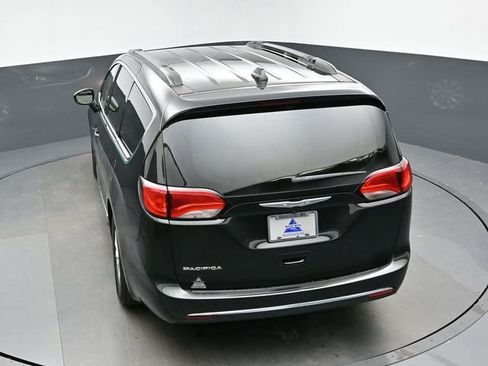 Used 2017 Chrysler Pacifica Touring-L image 20