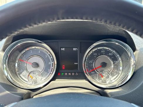 Used 2013 Chrysler Town & Country Touring FWD image 17