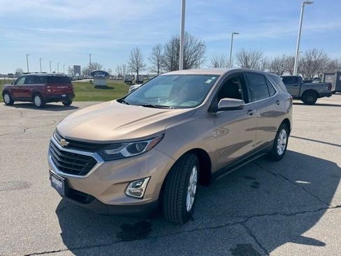Used 2018 Chevrolet Equinox LT image 3