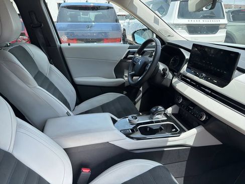 Used 2025 Mitsubishi Outlander SE FWD image 10