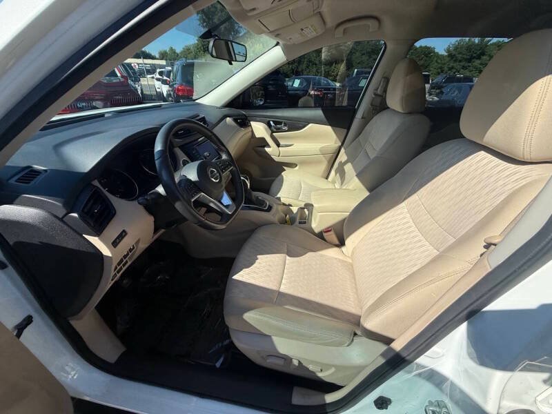 Used 2018 Nissan Rogue SV w/ Premium Package AWD/4WD image 12