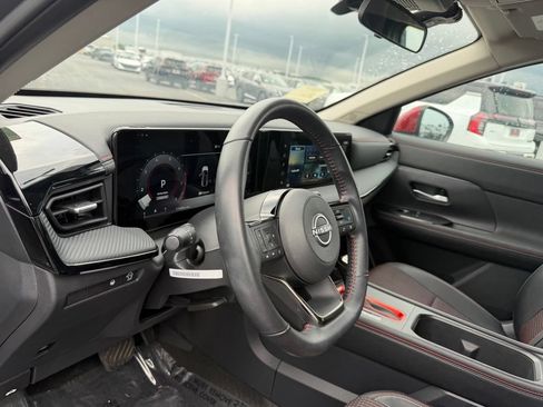Used 2025 Nissan Kicks SR FWD image 15