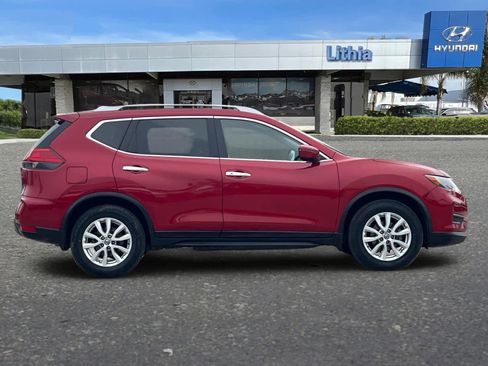 Used 2017 Nissan Rogue SV image 8